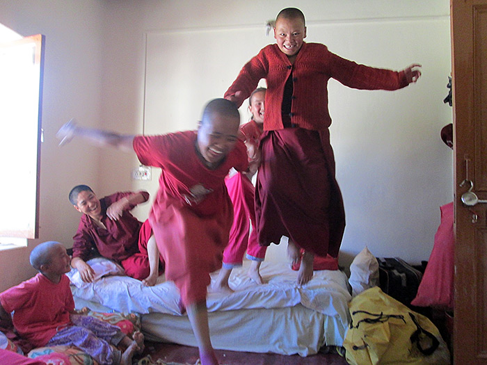 young nuns playing in Nyerma/Ladakh
